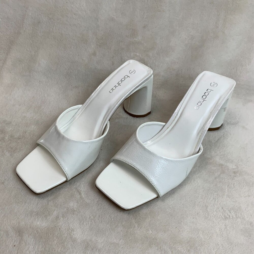 Boohoo Low Flat Heel Mule White  US 9 / UK 7 / EU40